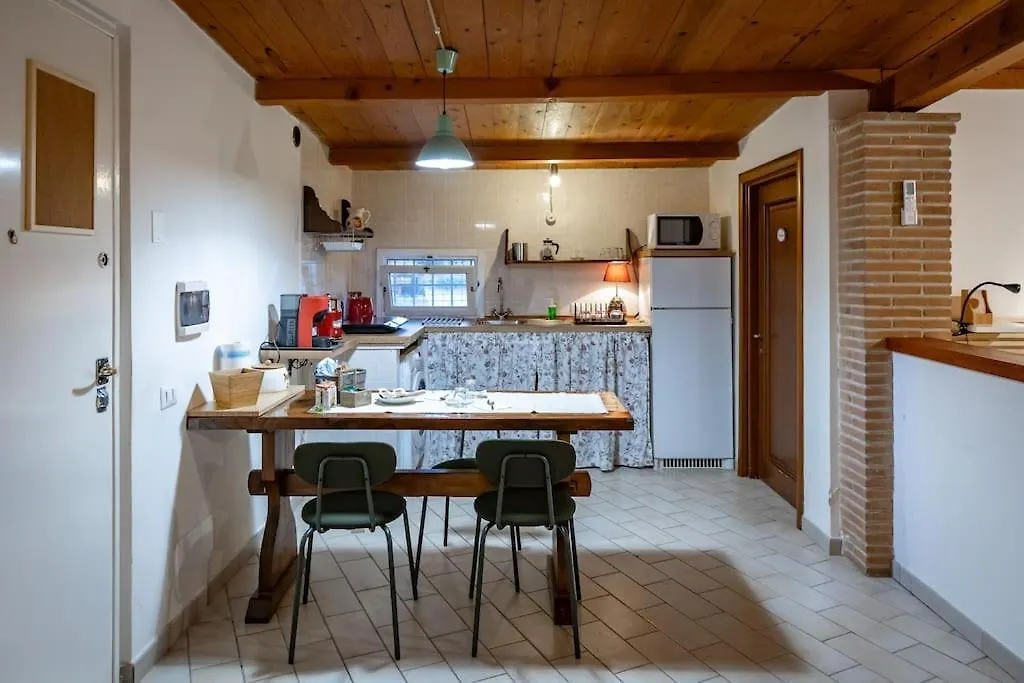 Apartmán Casa Dantemini Casa Fiera Di Roma Piana Del Solerm Fiumicino 0*, Řím